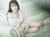 [Photobook] 紅羽りお デジタル写真集 ふれたくなる？ (Wunder Publishing House)