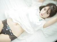 [Photobook] 紅羽りお デジタル写真集 ふれたくなる？ (Wunder Publishing House)