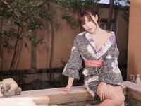 [Photobook] Mai Shirota 白田まい 白田まいと、貸切温泉と、濃厚接触
