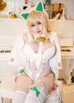 [Cosplay] 麻花麻花酱 NIKKE 圣诞露菲