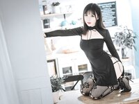 [Cosplay] Mbxer 面饼仙儿 - Black snake socks 黑蛇袜