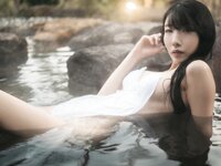 [Photobook] 百瀬菜月 写真集 熱情夜 (Wunder Publishing House)