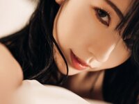 [Photobook] 百瀬菜月 写真集 熱情夜 (Wunder Publishing House)