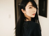 [Photobook] 百瀬菜月 写真集 熱情夜 (Wunder Publishing House)