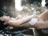 [Photobook] 百瀬菜月 写真集 熱情夜 (Wunder Publishing House)