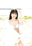 [Photobook] Shiori Kubo 久保史緒里 - 1st Photobook Intersection 交差点 (HQ Scan)