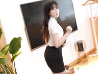 [Cosplay] Husensen 虎森森 - After work OL 下班后的 OL