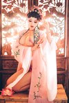 [Cosplay] 钛合金TiTi – 潘金莲