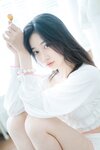 [Cosplay] 年年 – 爱吃棒棒糖的少女