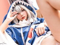 [Cosplay] PoppaChan ポッパちゃん - Gawr Gura (Virtual YouTuber)