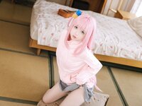 [Cosplay] 日奈娇 小孤独