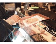 [Photobook] 真奈 グラビア写真集 むにむにする？(wunder publishing house)