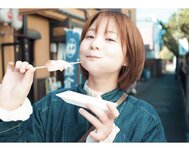 [Photobook] 真奈 グラビア写真集 むにむにする？(wunder publishing house)