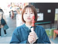 [Photobook] 真奈 グラビア写真集 むにむにする？(wunder publishing house)