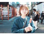 [Photobook] 真奈 グラビア写真集 むにむにする？(wunder publishing house)