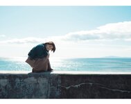 [Photobook] 真奈 グラビア写真集 むにむにする？(wunder publishing house)