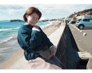 [Photobook] 真奈 グラビア写真集 むにむにする？(wunder publishing house)