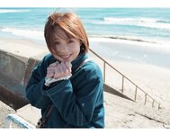 [Photobook] 真奈 グラビア写真集 むにむにする？(wunder publishing house)