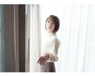 [Photobook] 真奈 グラビア写真集 むにむにする？(wunder publishing house)