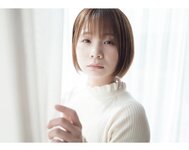 [Photobook] 真奈 グラビア写真集 むにむにする？(wunder publishing house)