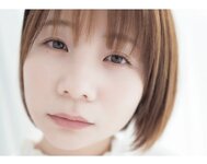 [Photobook] 真奈 グラビア写真集 むにむにする？(wunder publishing house)