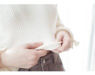 [Photobook] 真奈 グラビア写真集 むにむにする？(wunder publishing house)