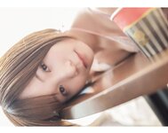 [Photobook] 真奈 グラビア写真集 むにむにする？(wunder publishing house)