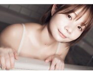 [Photobook] 真奈 グラビア写真集 むにむにする？(wunder publishing house)