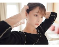 [Photobook] 真奈 グラビア写真集 むにむにする？(wunder publishing house)