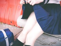 [吸血鬼映画] JK公园露出 [52P1V- 305MB]