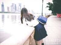 [吸血鬼映画] JK公园露出 [52P1V- 305MB]