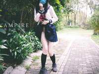 [吸血鬼映画] JK公园露出 [52P1V- 305MB]