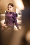 [Cosplay] 王馨瑶 紫色亮片大露背