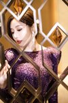 [Cosplay] 王馨瑶 紫色亮片大露背