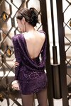 [Cosplay] 王馨瑶 紫色亮片大露背