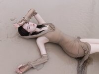 [Cosplay] 鱼子酱雨后海滩写真