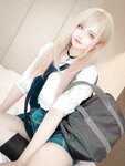 [Fantia] 2022年2月 Uriうり[81P2V-372MB]