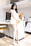Hot 鱼子酱小邹菊写真