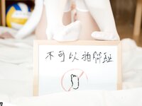 [Cosplay] 柒柒要乖哦 粉色泳衣