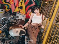 [Cosplay] 咬人小小兔 1月作品『机车修理工』 Shake it