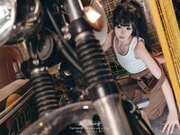 [Cosplay] 咬人小小兔 1月作品『机车修理工』 Shake it