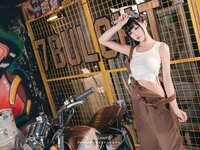 [Cosplay] 咬人小小兔 1月作品『机车修理工』 Shake it