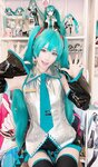 [Cosplay] Kururu Kurasaka 倉坂くるる - Miku