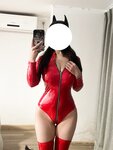 [Cosplay] 是可馨耶 红色战袍