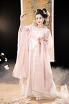 [Cosplay] Tao Nuan Jiang 桃暖酱 - Dreaming of colorful clothes 霓裳入梦