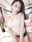 [Cosplay] 小玉吃果冻 白背心紧身牛仔短裤