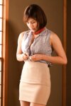 [Photobook] 狙われた人妻「借金で義父を頼った美人巨乳妻」若宮はずき 写真集 (ラビリンス)