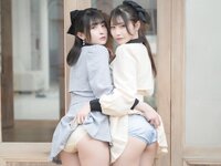 [Photobook] スカートを約100回めくれる本 vol.27 水那しおね 芽衣 (Wunder Psublishing House)