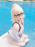 [Cosplay] Pyon Jeanne d Arc Swiming