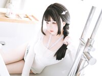 [Cosplay] 日奈娇 牛仔裤人妻
